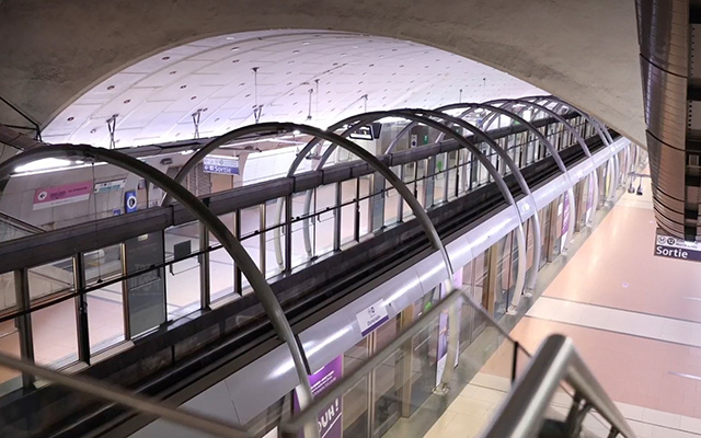 Des vidéoprojecteurs Sharp dans le métro parisien