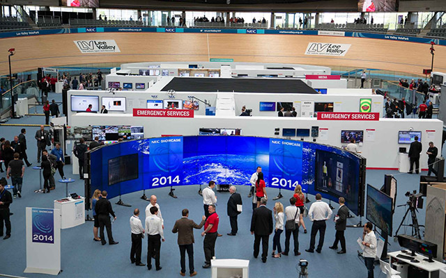 Press2014-Company-AfterShowcase2014